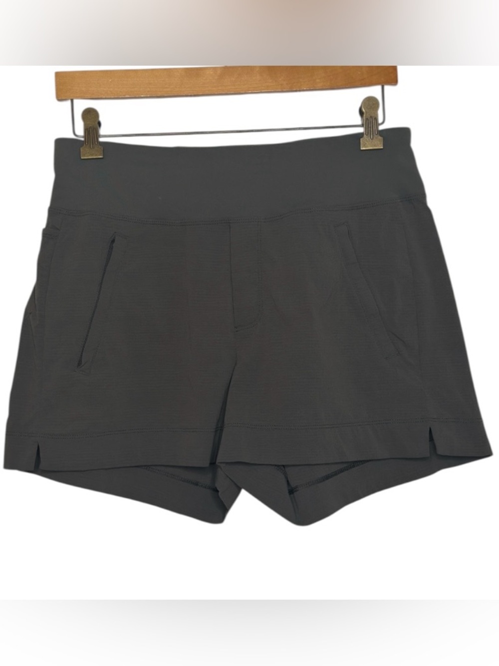 Athleta Trekkie North Shorts Olive Green Sz 6 High Rise 3.5 inch Inseam
